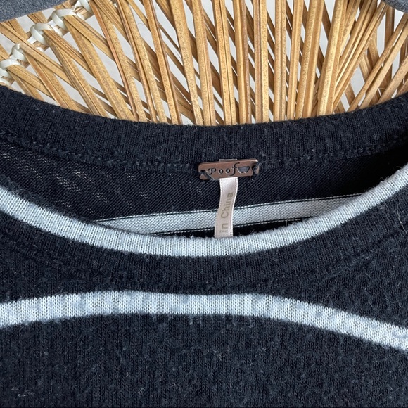 Striped black and white sweater with cutout - Picture 2 of 5